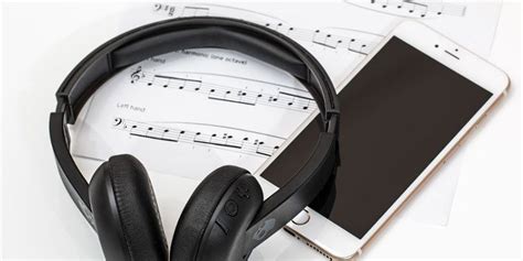 How Loud Should Your Headphones Be? - Make Tech Easier