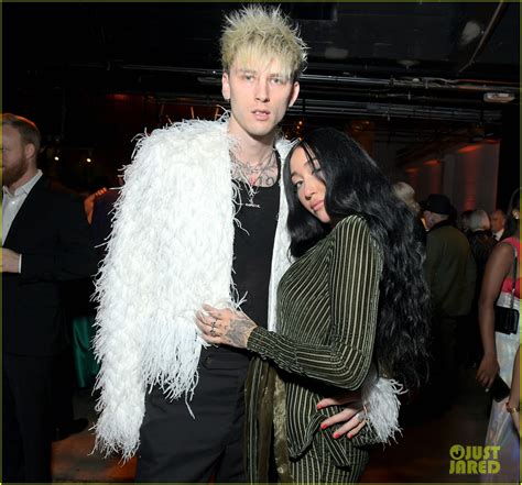 New Couple Alert Noah Cyrus And Machine Gun Kelly Hold Hands At Grammys