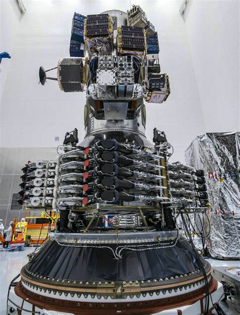 SpaceX adds laser links to Starlink satellites to serve Earth’s polar ...