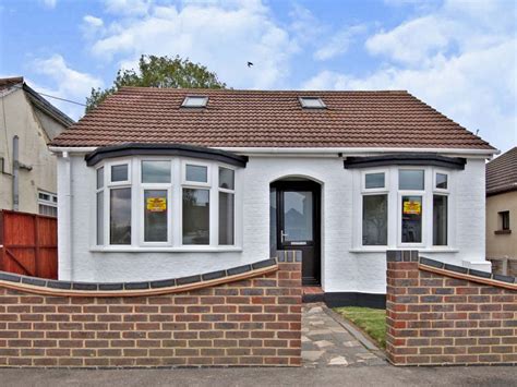 2 Bed Bungalow For Sale In Feeches Road Southend On Sea Essex Ss2