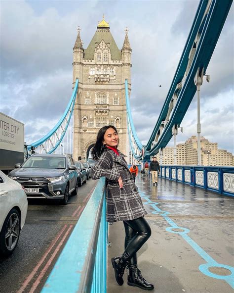 A Cool Winter Clothes In Tower Brige Of London Tower Bridge London