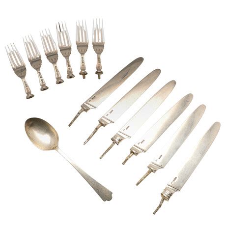 ETT SET MED SEX SILVERFISKGAFFLAR ETT SET MED SEX SILVERSIDOKNIVAR Silver Metall Silver