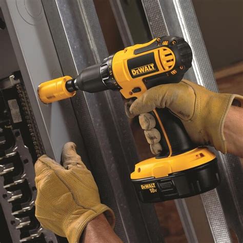 Dewalt 18 Volt 1 2 In Nickel Cadmium Nicd Cordless Drill 2 Batteries