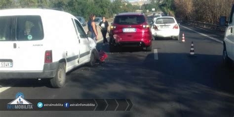 Pontina Incidente All Altezza Di Pomezia Si Scontrano Veicoli