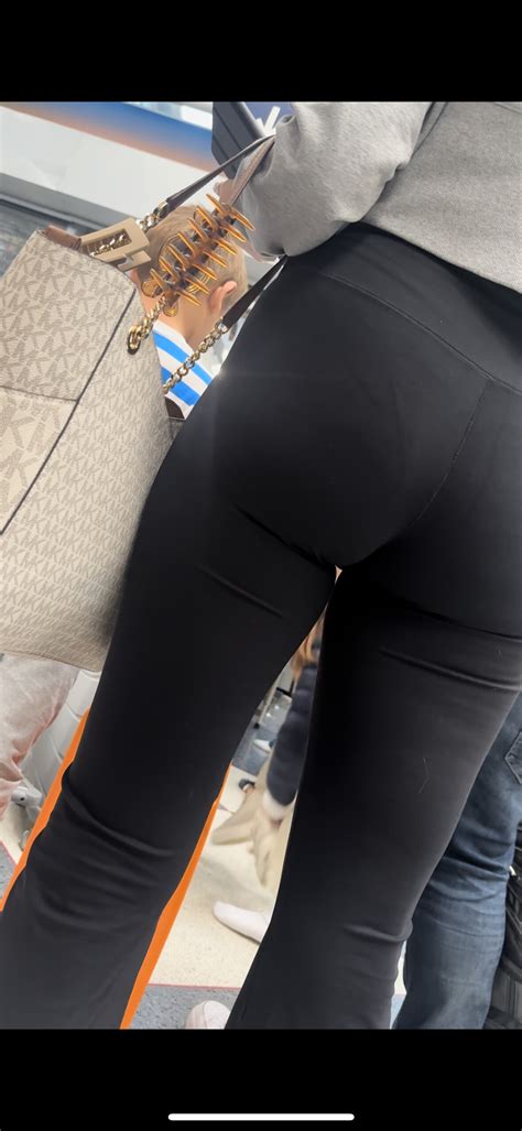 Milf With A Booty OC Spandex Leggings Yoga Pants Forum