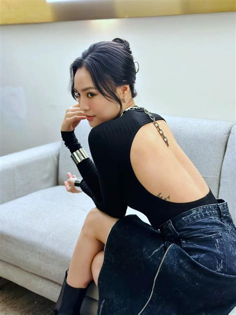 Ch P Tu I Ng H Nh Di N Bikini Khoe Ng Cong Bao Ng I G I V P