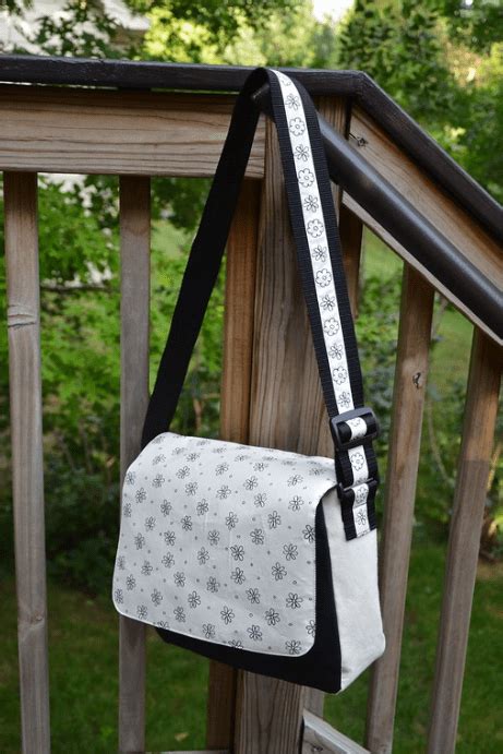 Free 25 Easy Messenger Bag Patterns Its Sew Easy