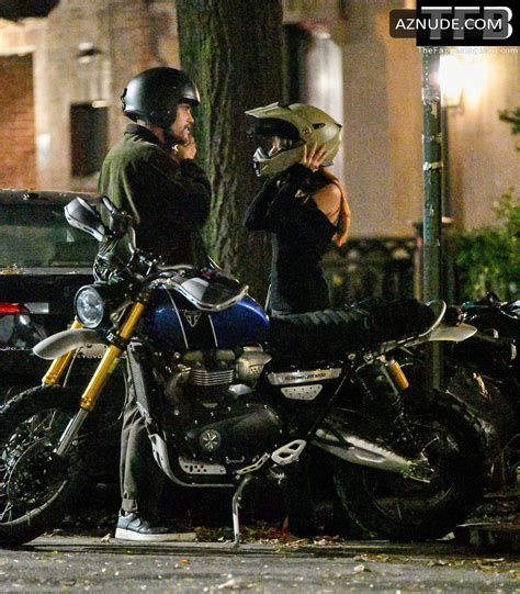 Emily Ratajkowski Sexy Seen Flaunting Her Hot Figure Alongside A Dj In Nyc Aznude