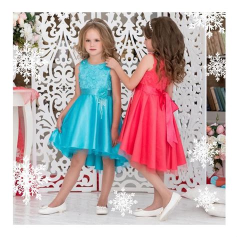 Объемное кружево на лифе, ассиметричный подол юбки и красивая брошь на ...