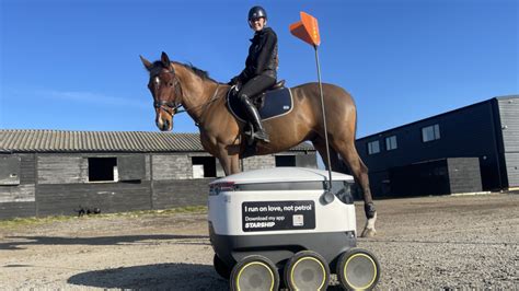 Starship Enterprise espère que les chevaux et les robots de livraison