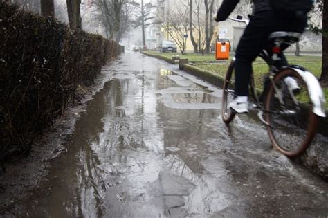 Skuteczna interwencja mieszkańców w sprawie remontu chodnika przy ulicy