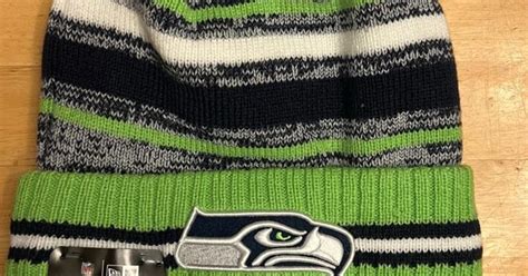 Seahawks New Era 2021 NFL Sideline Sport Official Pom Cuffed Knit Hat