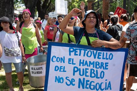 Barrios De Pie Comenz Un Acampe Frente A La Residencia De Olivos En