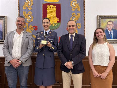 La Brigada Ang Lica Flores Recibe El Reconocimiento Del Ayuntamiento De