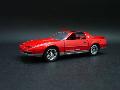 Diecast Hobbist 1989 Pontiac Firebird Formula 350