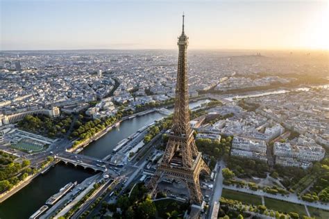 Vista A Rea Da Torre Eiffel E Do Rio Sena A Cidade De Paris Fran A