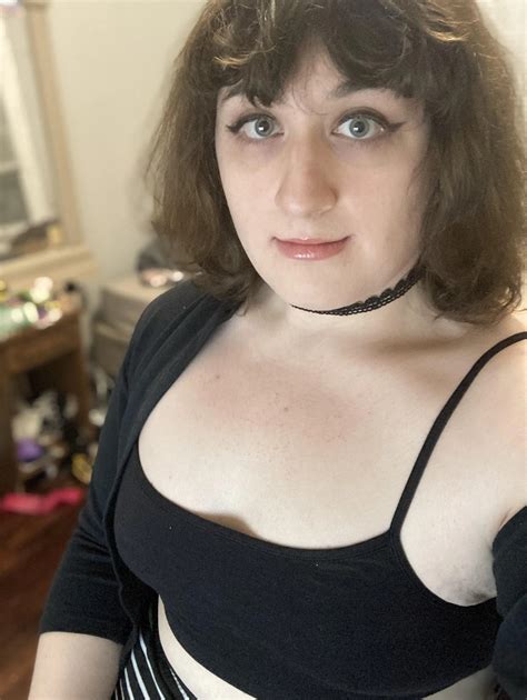 Did my makeup for the first time in forever, my eyeliner looks way