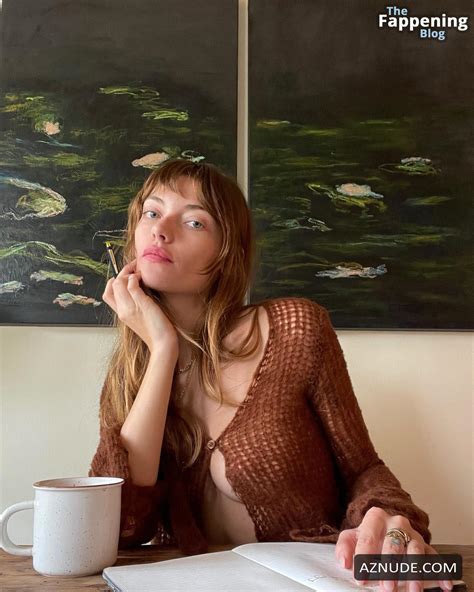 SARAH HOLT Nude AZNude