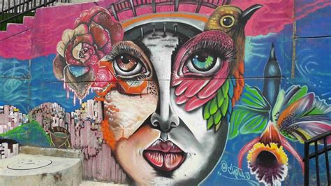 Comuna 13: History made Graffiti | BnB Colombia Tours