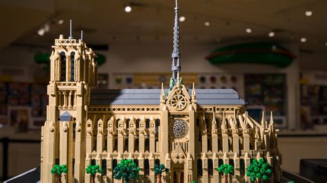 Notre-Dame Rises Again ... in Lego - The New York Times