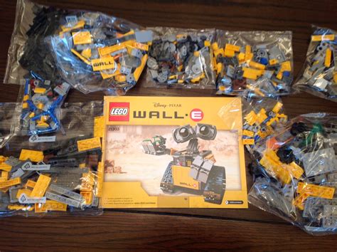 LEGO Ideas WALL-E Review - Wagon Pilot Adventures