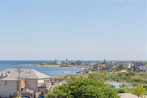 Discover Narragansett - The Break Hotel