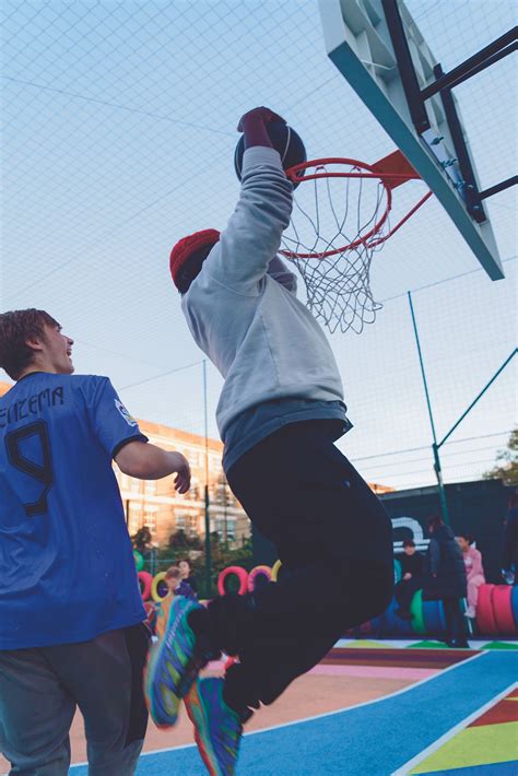 Artist Alvaro Barrington designs new basketball court in East London