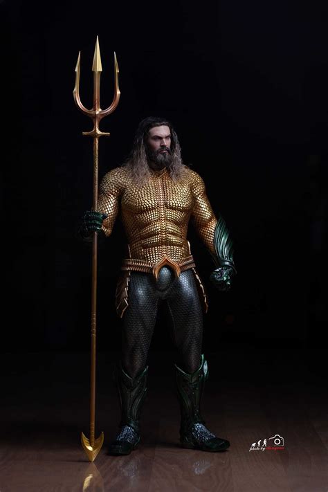 Hot Toys Aquaman Scale Figure Figround