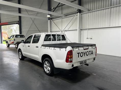 Toyota Hilux Sr Kun R Upgrade White Sp Manual Dual Cab P Up