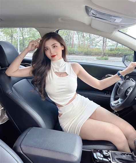 Hot girl trường ĐH Luật nổi tiếng nhờ mặt xinh dáng đẹp giờ ra sao Người đẹp Việt Giải Trí