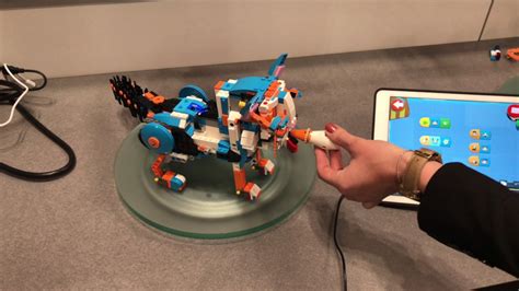 Toy Fair 2017: Lego Boost Cat! - YouTube