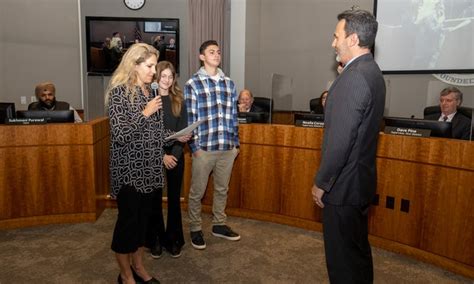 Two New Members Of Board Of Supervisors Sworn In New Board President