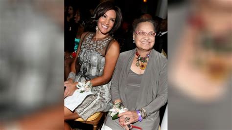 Hattie Burton, mother of ABC7's Cheryl Burton, dies at 87 - ABC7 Chicago