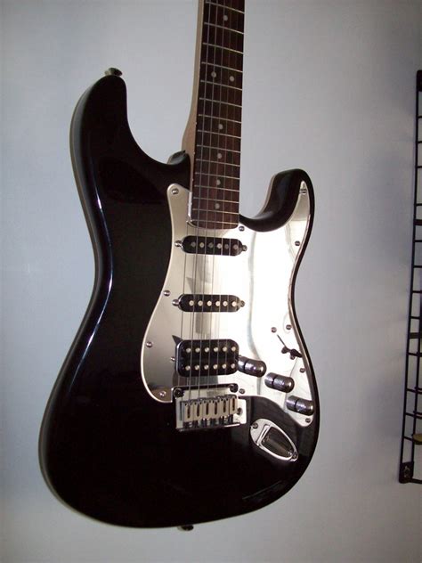 Photo Squier Black And Chrome Standard Stratocaster Hss Squier Standard Stratocaster Hss