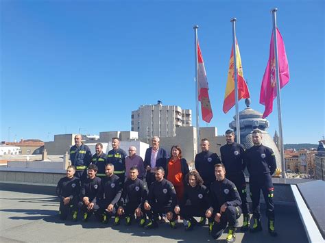 Bomberos del Ayuntamiento de León elabora una guía para concienciar en