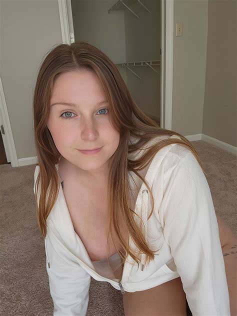 Just A Sneak Peak Down My Shirt Nudes Downblouse NUDE PICS ORG