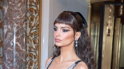 Tes Seins Sont Plus Gros Que Ton Visage Emily Ratajkowski Partage Des Selfies En Bikini Et