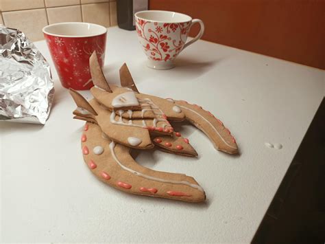 I made a gingerbread grox spaceship with my bf, it's not perfect but I ...