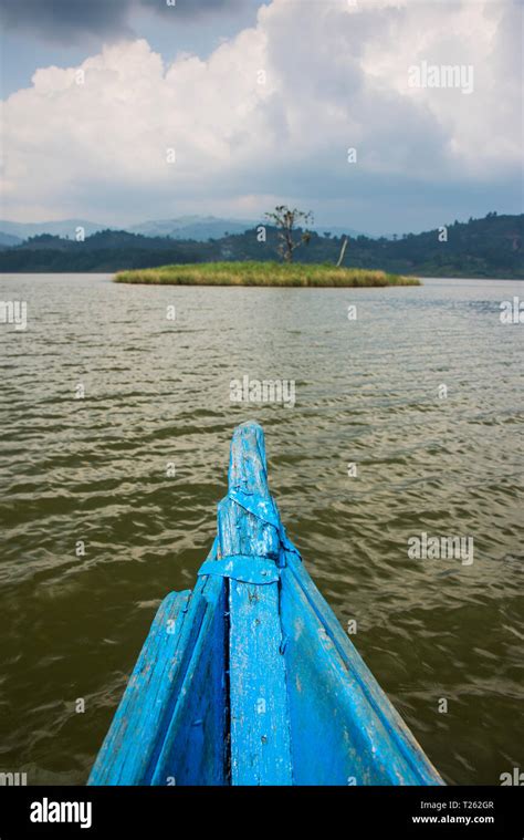 Dugout canoe africa hi-res stock photography and images - Alamy