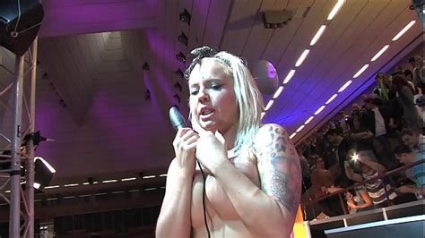 Vid Os Salon Erotique Xvideos