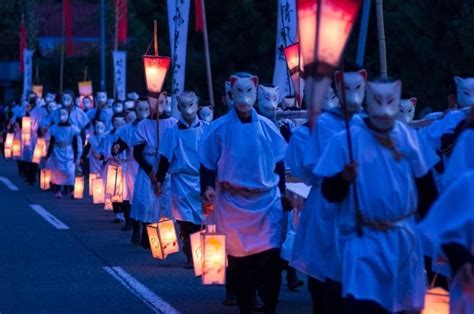 Kitsune No Yomatsuri Festival Nocturno Y Procesión Del Zorro Japón