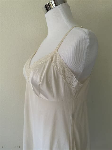 Vintage Lingerie 1990s Vanity Fair Ivory Nylon Full S Gem