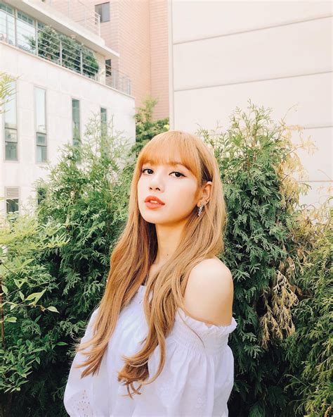 Lisa Black Pink Khiến Dân Tình Bấn Loạn Vì Ngày Càng Bánh Bèo Hóa