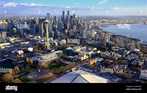 SPACE NEEDLE AND THE SEATTLE SKYLINE AERIAL VIEW Stock Photo - Alamy