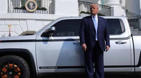 Donald Trump Dice Di Voler Fermare La Produzione Di Auto Elettriche