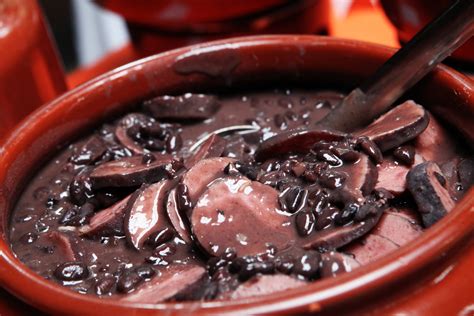 Qual a verdadeira origem da feijoada? - Trabalhos Escolares