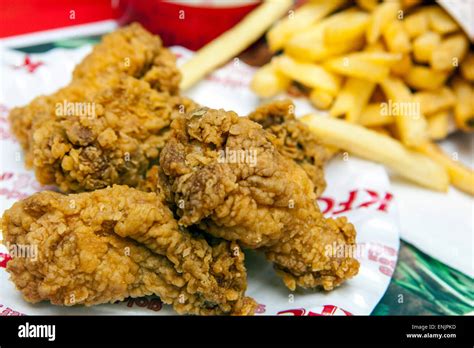 Kfc Mahlzeit Hot Wings Men Stockfotografie Alamy