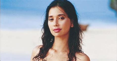 Koleksi Foto Hot Dan Seksi Ayu Azhari 4 Naviri Magazine