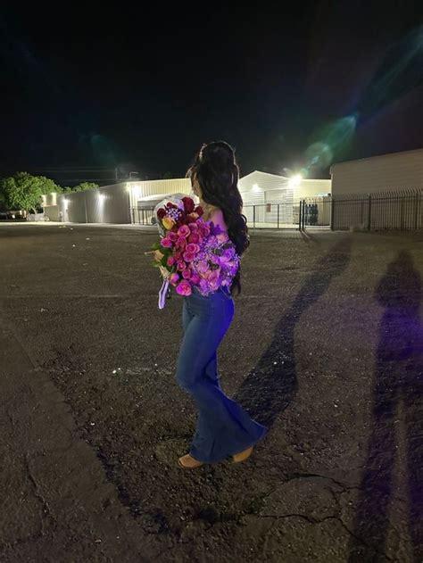 Pin By Adamaris On All Pins Quince Pictures Latina Outfits Pretty Latina