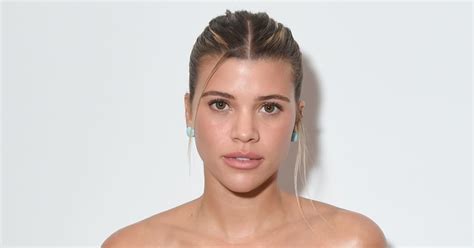 Sofia Richies Honey Blonde Layered Locks And Dewy Fresh Glam Are The Ultimate Clean Girl Look